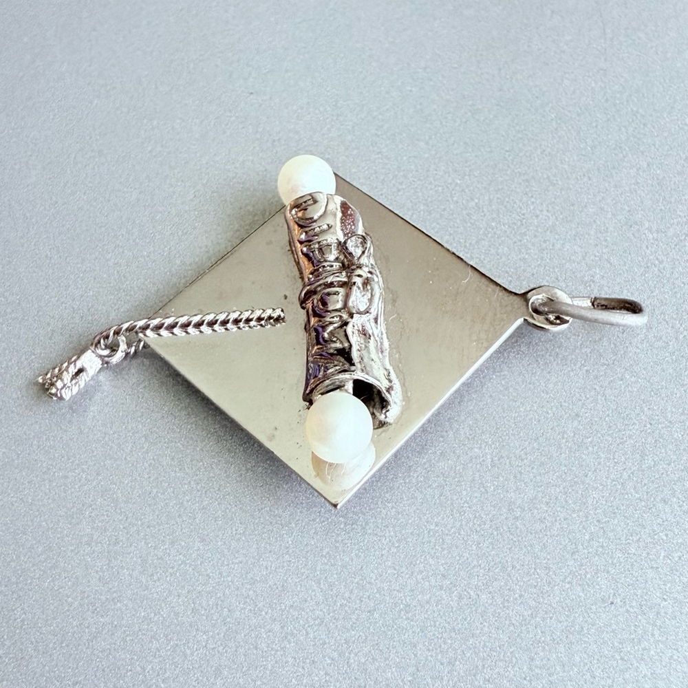 Sterling Silver 925 Graduation Diploma Cap Tassel Pearl Charm Pendant - Picture 3 of 5